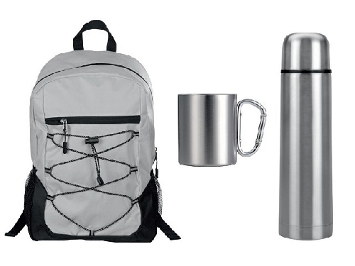 Набор туриста с термосом и кружкой в рюкзаке