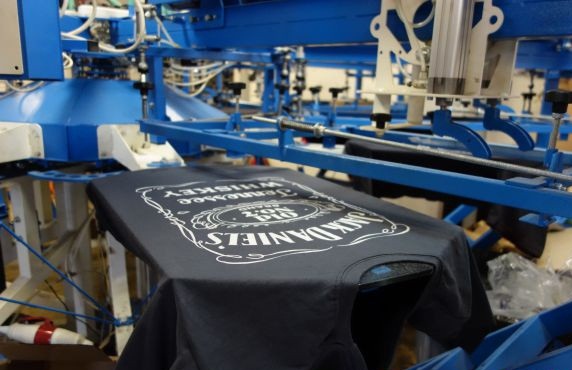 Печать логотипа на футболках
