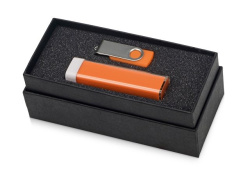Подарочный набор Flashbank с флешкой и зарядным устройством