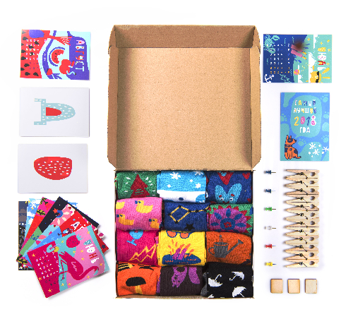 Подарочный набор  "12 месяцев", 12 пар тематических носков 