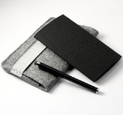 Набор: портативный аккумулятор и ручка-стиллус в войлочном чехле