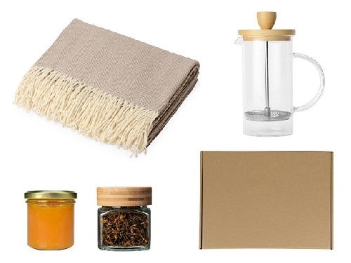 Подарочный набор с пледом, френчпрессом, чаем и вареньем