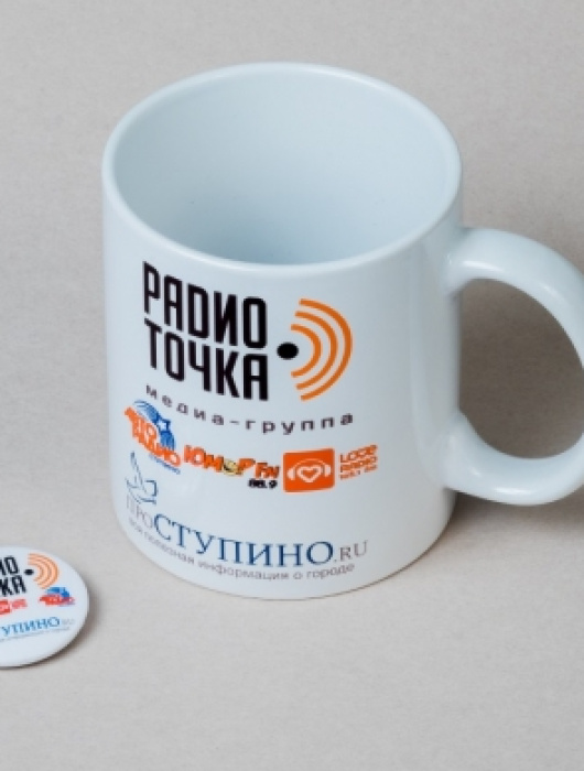 Зонтик и кружка с символикой медиа-группы Радио Точка