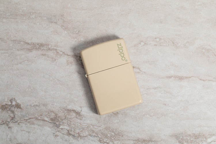 Зажигалка ZIPPO Classic с покрытием Flat Sand, латунь/сталь, бежевая, глянцевая, 38x13x57 мм
