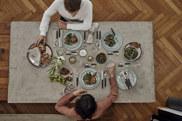 Набор из 24 столовых принадлежностей VICTORINOX Swiss Modern: 6 ножей для стейка, 6 вилок, 12 ложек