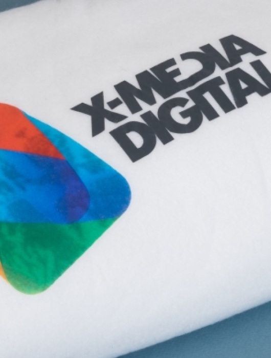 Плед и ежедневник с полноцветным логотипом для компании X-Media Digital