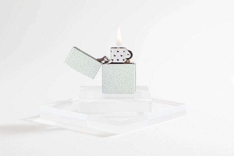 Зажигалка ZIPPO Classic с покрытием Glacier, латунь/сталь, белая, матовая, 38x13x57 мм