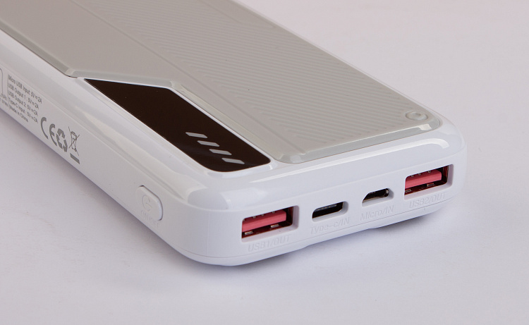 Зарядное устройство "Connect" 10000 mAh со встроенными Type-C/Lightning кабелями