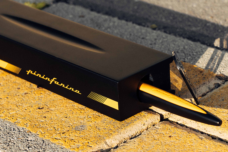 Вечная ручка Pininfarina Cambiano Race