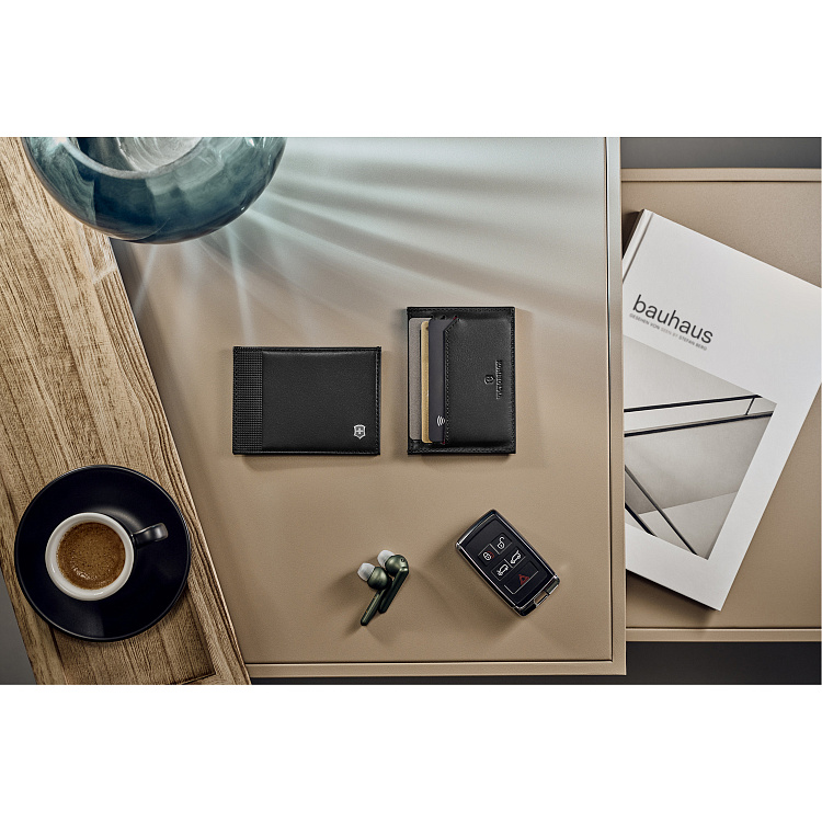 Визитница VICTORINOX Altius Alox с защитой от сканирования RFID, чёрная, натуральная кожа, 8x1x10 см