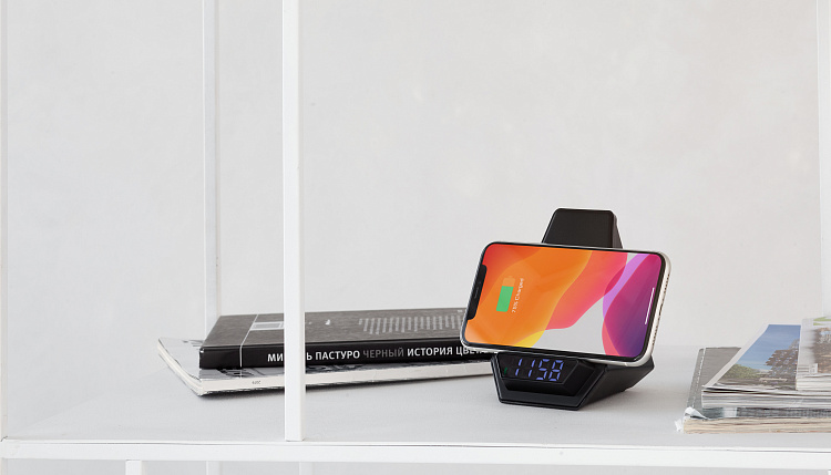 Настольные часы "Smart Pyramid" с bluetooth колонкой (3Вт) и беспроводным (15W) зарядным устройством, с подсветкой логотипа