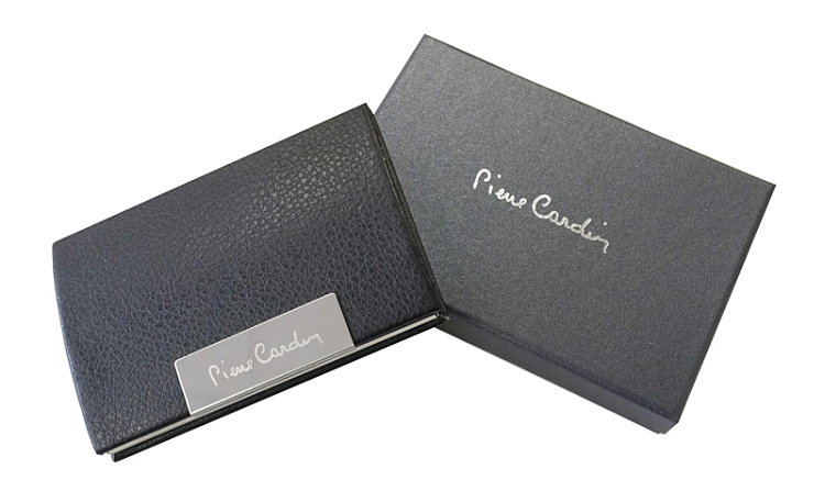 Визитница Pierre Cardin. Корпус - искус.кожа. Размер 9,6 х 6,4 х 1,3 см. Цвет - черный.