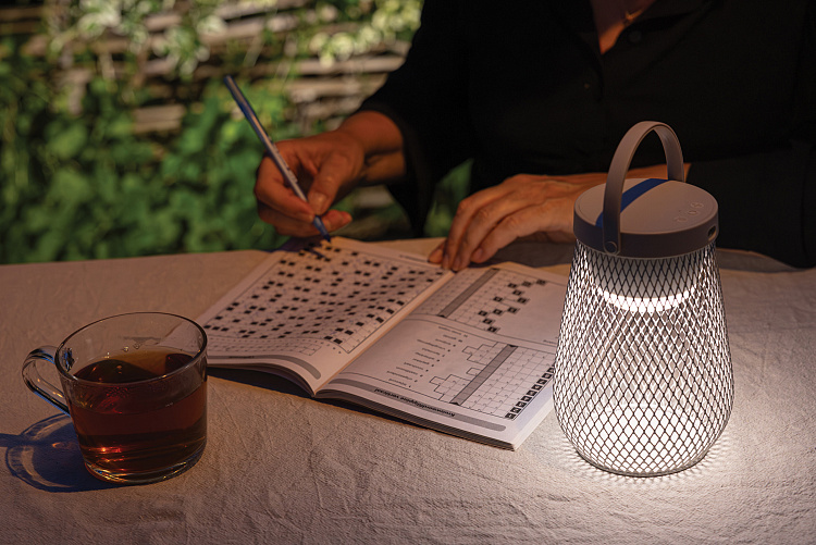 Настольная лампа Aurora из переработанного пластика RCS, IPx4