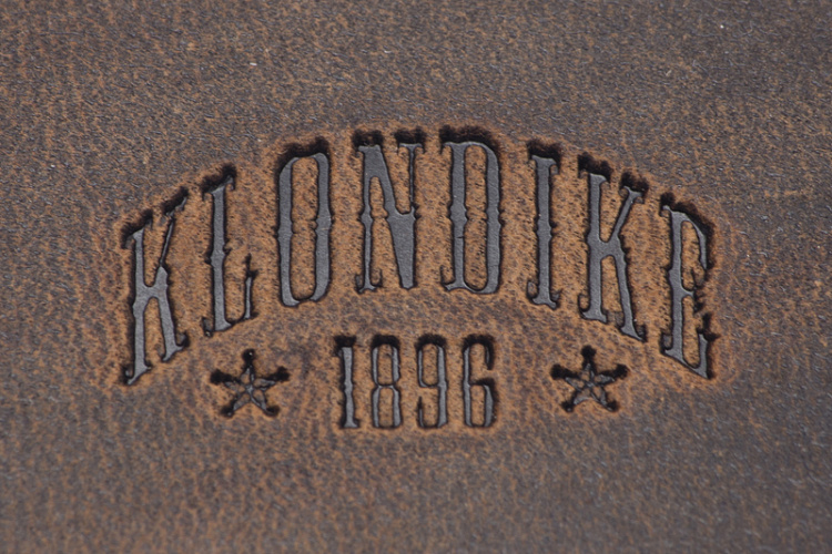 Ключница KLONDIKE Yukon, натуральная кожа в коричневом цвете, 11,5 х 2 х 7,5 см