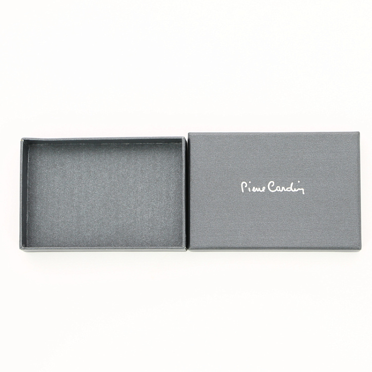 Визитница Pierre Cardin. Корпус- металл, иск.кожа. Размер 9,3 х 6,0 х 0,8 см. Цвет - синий.