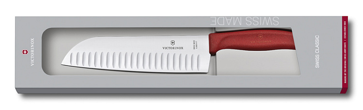 Нож сантоку VICTORINOX SwissClassic, рифлёное лезвие 17 см, красный, в подарочной коробке