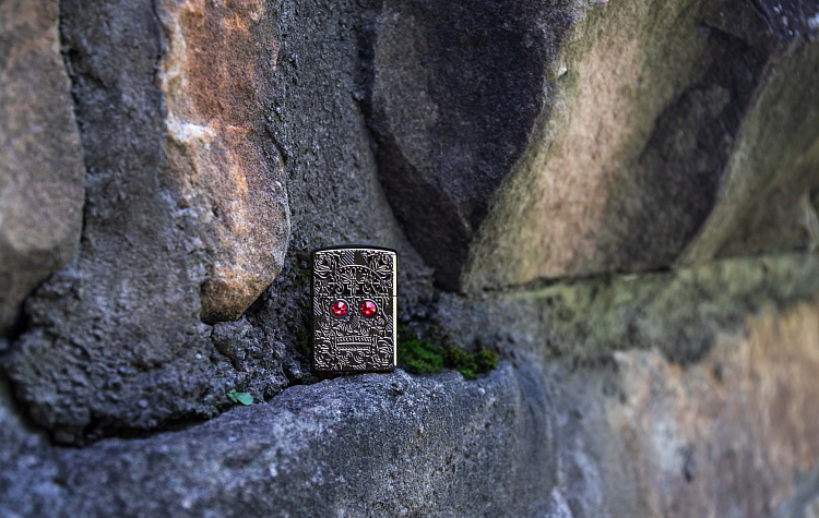 Зажигалка ZIPPO Armor™ Crystal с покрытием High Polish Black Ice®, латунь/сталь, чёрная, 38x13x57 мм