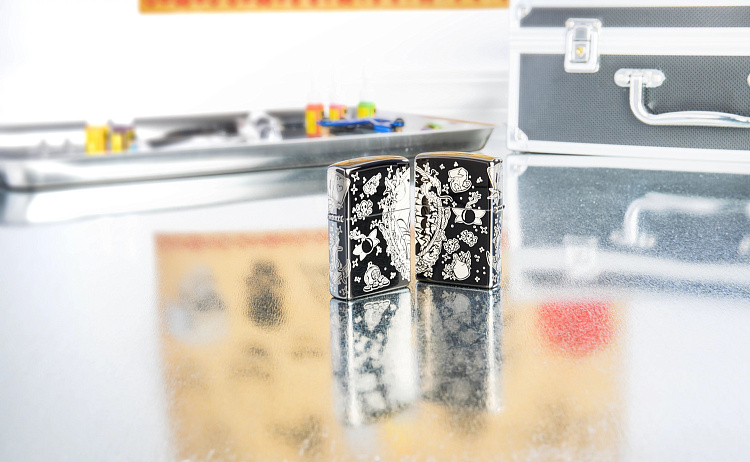 Зажигалка ZIPPO Pirates Treasure с покрытием High Polish Black, латунь/сталь, черная, 38x13x57 мм
