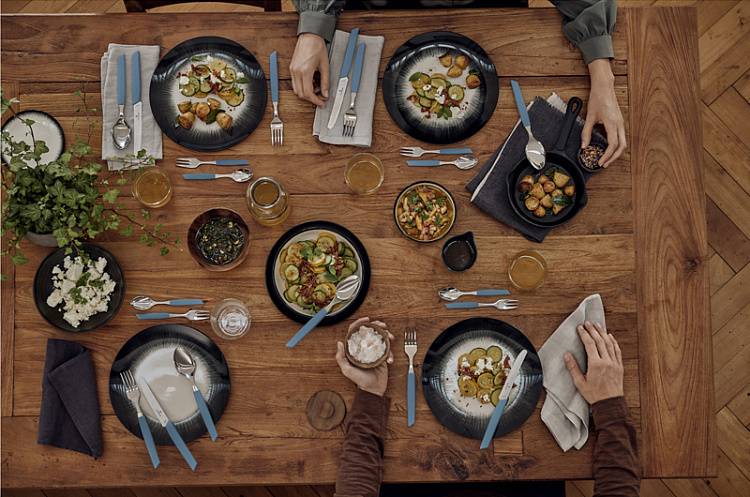 Набор из 24 столовых принадлежностей VICTORINOX Swiss Modern: 6 столовых ножей, 6 вилок, 12 ложек