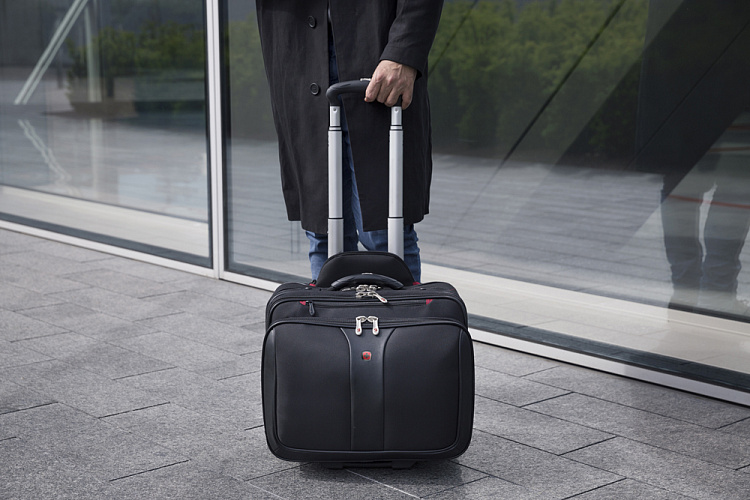 Мобильный офис WENGER Patriot с чехлом для ноутбука 15,6'', черный, 100% полиэстер 43х41х31 см, 25 л