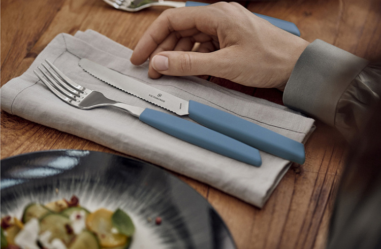 Набор из 24 столовых принадлежностей VICTORINOX Swiss Modern: 6 столовых ножей, 6 вилок, 12 ложек