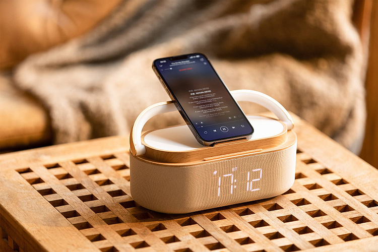 Bluetooth стерео-колонка "Smart Band" 10Вт (2х5Вт) с беспроводным (15W) ЗУ, лампой, часами, FM радио