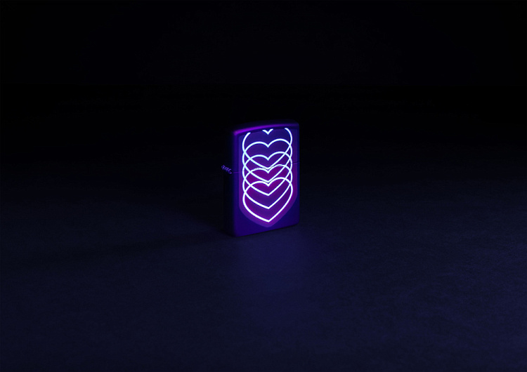 Зажигалка ZIPPO Hearts Design с покрытием Black Light, латунь/сталь, черная, матовая, 38x13x57 мм