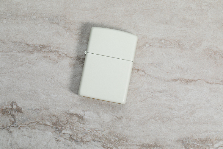 Зажигалка ZIPPO Classic с покрытием Glow In The Dark, латунь/сталь, белая, матовая, 38x13x57 мм