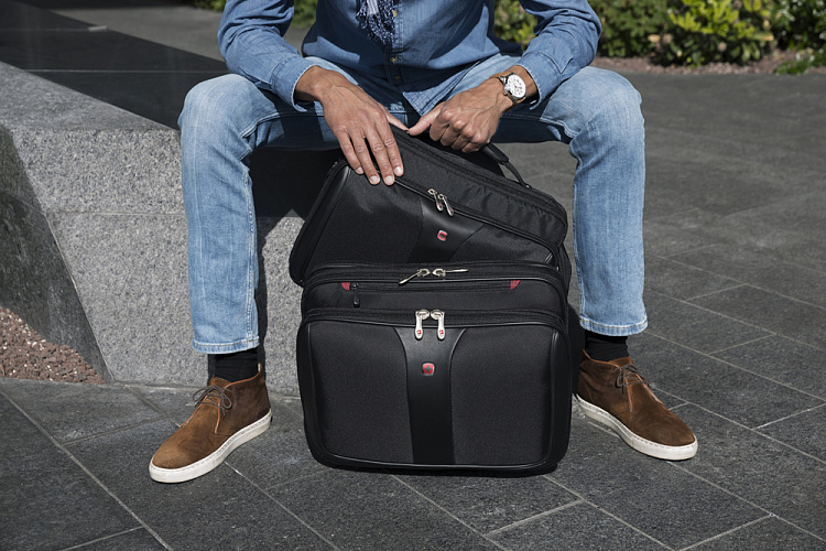Мобильный офис WENGER Patriot с чехлом для ноутбука 15,6'', черный, 100% полиэстер 43х41х31 см, 25 л