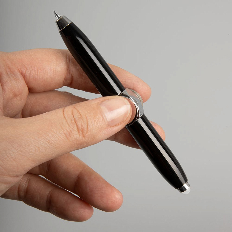 Ручка-спиннер Flipen с фонариком