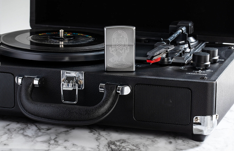 Зажигалка ZIPPO Vintage Dance с покрытием Satin Chrome, латунь/сталь, серебристая, 38x13x57 мм