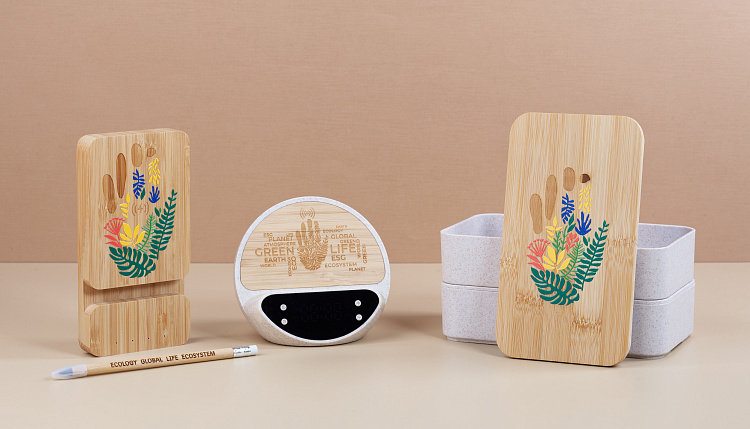 Беспроводное (10W) зарядное устройство "Bamboo Power" 5000 mAh с подставкой под смартфон, бамбук